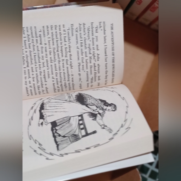 A collection of brand new hardback books. - Picture 2 of 5